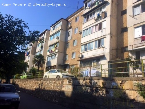 Объявления Крыма Ялта. Продажа 2-х комнатная квартира, центр. Цена: 73500р.