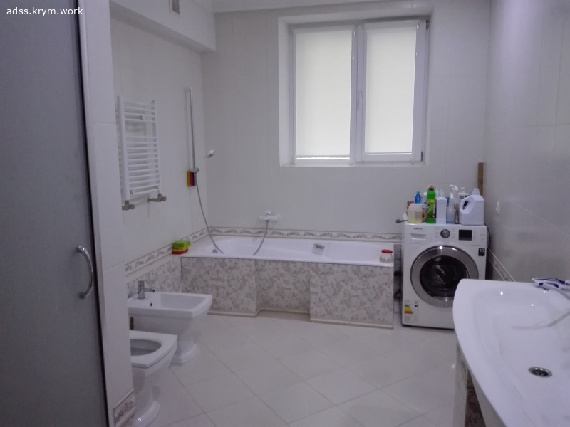 Объявления Крыма Армянск. Продажа * 5 ком.кв. 181 кв.м. в г.Армянске центр..отдельный вход.. Цена: 7200000р.