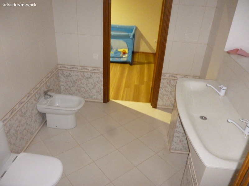 Объявления Крыма Армянск. Продажа * 5 ком.кв. 181 кв.м. в г.Армянске центр..отдельный вход.. Цена: 7200000р.