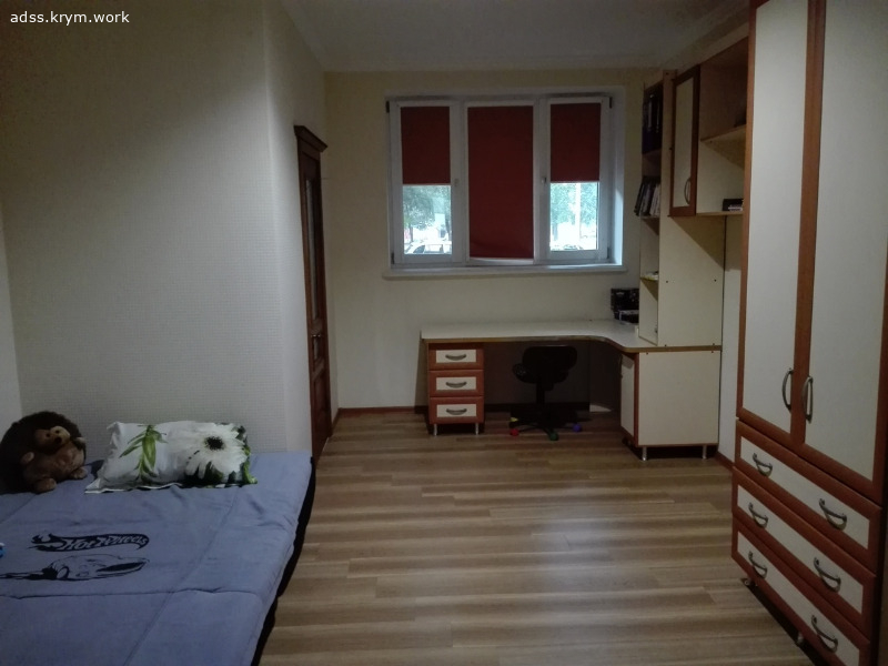 Объявления Крыма Армянск. Продажа * 5 ком.кв. 181 кв.м. в г.Армянске центр..отдельный вход.. Цена: 7200000р.
