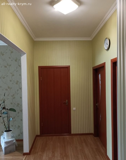 Объявления Крыма Восход. Продажа Четырёхкомнатная квартира в центре Крыма. Цена: 2600000р.
