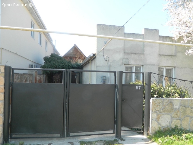 Объявления Крыма Черноморское. Продажа дом 72 м2, участок 6,6 соток, + мини-пансионат. Цена: 7400000р.