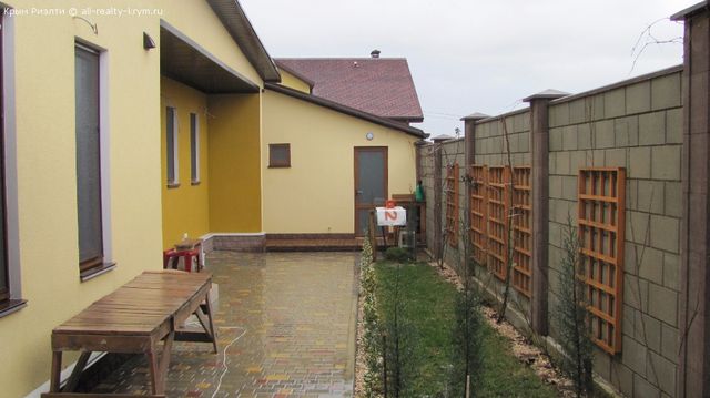 Объявления Крыма Севастополь. Продам шикарный дом в городе. Цена: 200000р.
