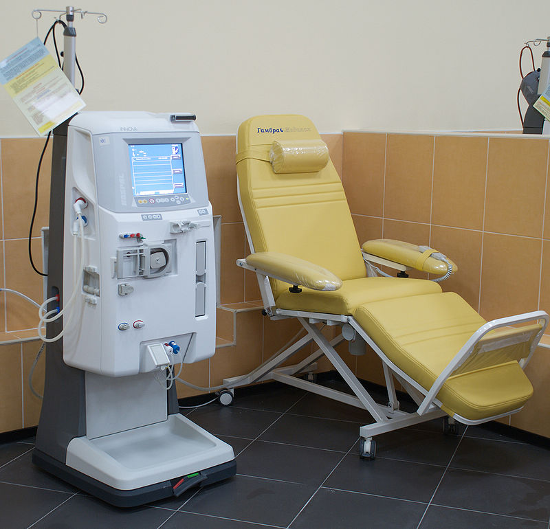 800px Hemodialysis machine INNOVA